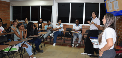 Estudiantes fortalecen sus competencias en Estrategias de Intervención Clínica